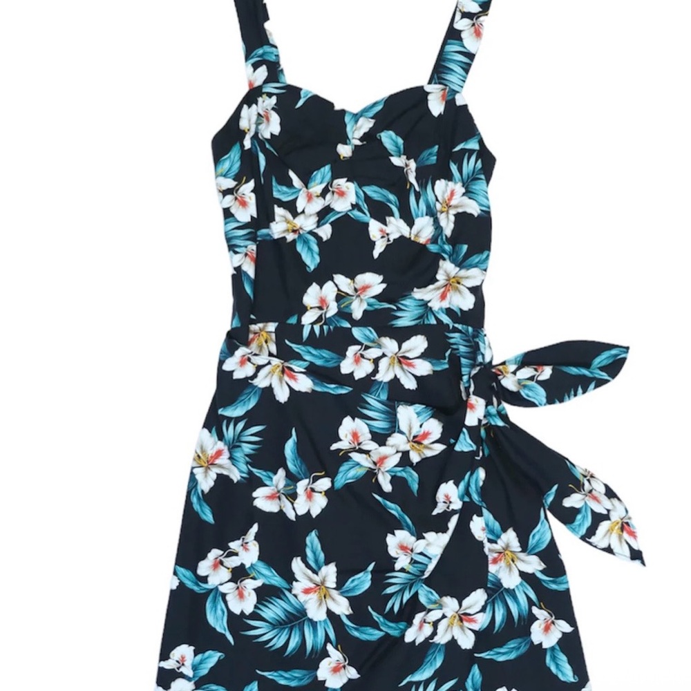 NWOT Avanti OKIKA Hawaiian Sarong Dress Black Floral